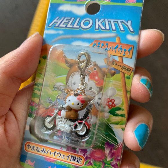 2006 HELLO KITTY CELL PHONE CHARM - Picture 6 of 7